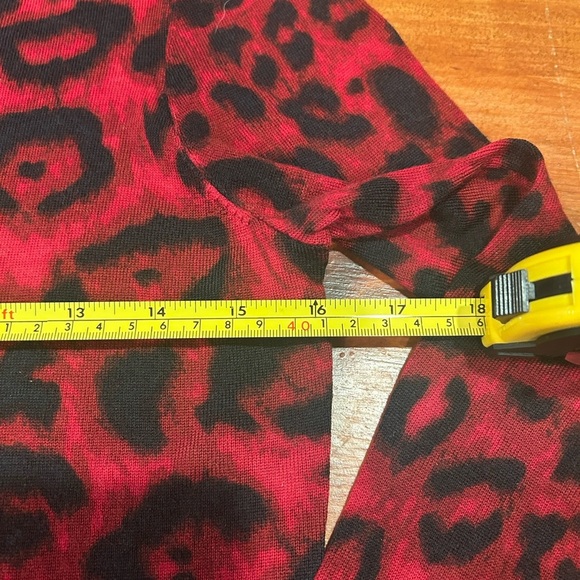 Talbots 100% Merino Wool Sweater Cardigan Cheetah Print Red Button Front Crew XS - Picture 7 of 8